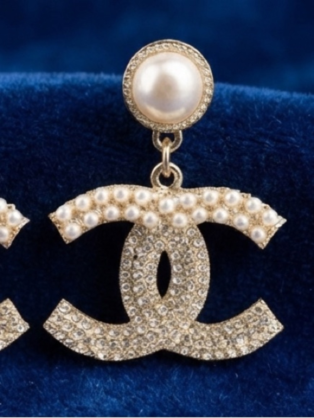 Beautiful Gold-tone Pearl & Crystal Rhinestone CC Drop Earrings - Picture 2 of 6